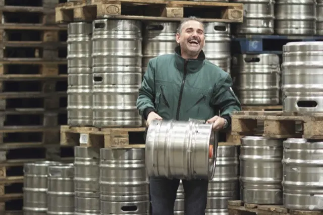 Where to Return Deposit Bottles and Kegs in Poznań: Wholesale Buyback vs Supermarkets and No-Receipt Policy